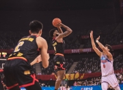 星空体育app-包含深圳男篮迎欧超杯关键赛，集结日单刀错失，赛场秩序良好，身体对抗强度拉满的词条-星空体育app